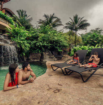 Family-hot-springs-Arenal-Volcano
